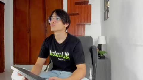 Snapshot of charley_morgan chatting on March 3, 6:40 pm charley_morgan online show from March 3, 6:40 pm