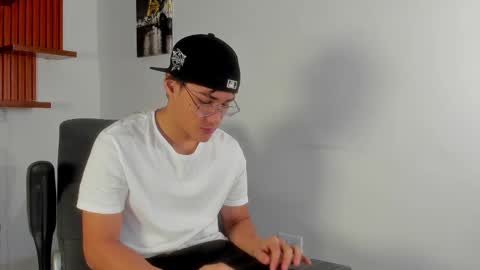 Snapshot of charley_morgan chatting on March 6, 6:37 pm charley_morgan online show from March 6, 6:37 pm