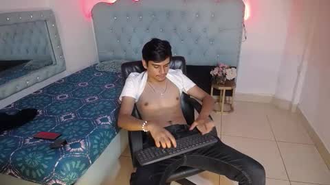 Snapshot of charlie_cock_ chatting on September 28, 4:43 am Charlie online show from September 28, 4:43 am