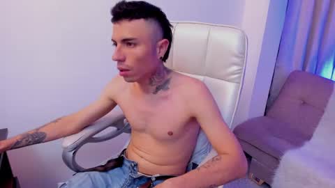 charlie_foxie online show from April 17, 2:25 am