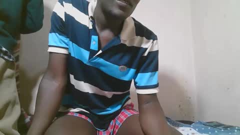 charmzboy online show from December 21, 5:04 am