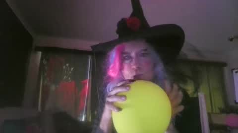 We Chat online show from October 24, 3:30 am