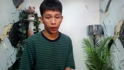 Snapshot of chick_renz chatting on October 2, 8:35 pm chick_renz online show from October 2, 8:35 pm