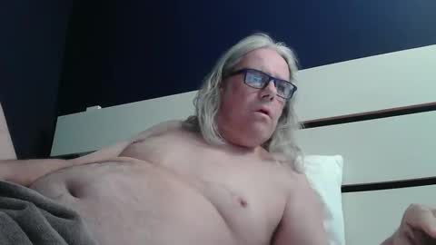 chiguitar online show from February 14, 3:07 pm