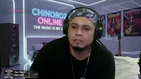 Snapshot of chinoroz chatting on October 13, 7:25 am Enrique online show from October 13, 7:25 am