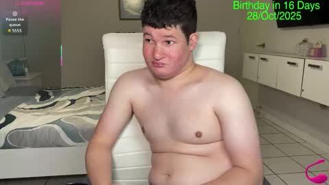 Snapshot of chris___evanss chatting on October 13, 7:09 pm Chris Evens online show from October 13, 7:09 pm