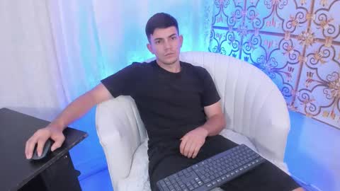 Chris Diamond23 online show from March 24, 2:11 pm