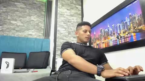 chris_dick2 online show from March 3, 5:04 am