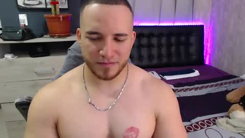chris_huntter online show from March 7, 8:33 pm
