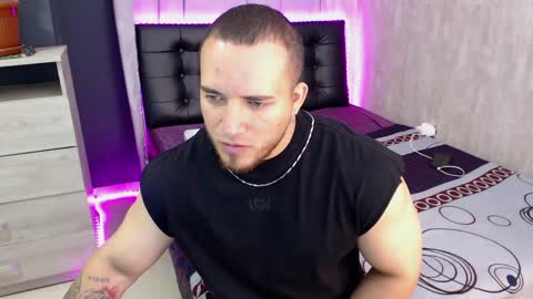 chris_huntter online show from March 5, 7:17 pm