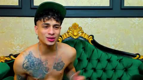 Snapshot of chrismckay_ chatting on October 18, 11:59 am Chris online show from October 18, 11:59 am