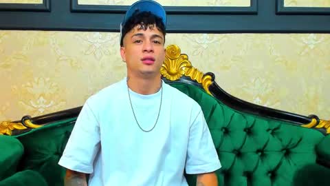 Snapshot of chrismckay_ chatting on October 15, 11:40 am Chris online show from October 15, 11:40 am