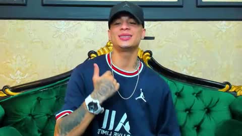 Snapshot of chrismckay_ chatting on October 13, 11:38 am Chris online show from October 13, 11:38 am