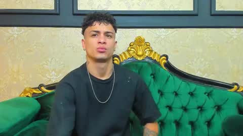 Snapshot of chrismckay_ chatting on October 10, 11:26 am Chris online show from October 10, 11:26 am