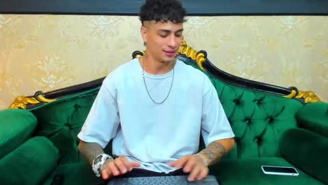 Snapshot of chrismckay_ chatting on October 14, 11:39 am Chris online show from October 14, 11:39 am