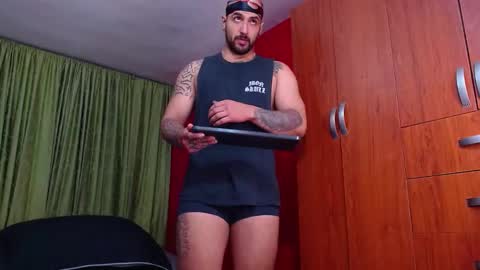 Snapshot of chriss_james chatting on October 15, 2:41 am chriss_james online show from October 15, 2:41 am