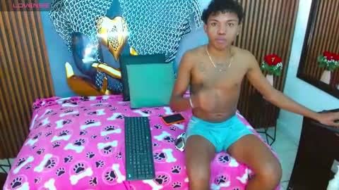 chrisshottx online show from June 8, 7:26 pm