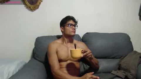 Snapshot of christian_musclet4 chatting on October 6, 3:44 am ---Chistian--- online show from October 6, 3:44 am