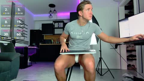Snapshot of christianlevine_ chatting on February 8, 6:12 am UPVOTE ME ------ ILL DO SOMETHING FOR FREE online show from February 8, 6:12 am