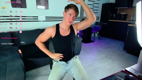 Snapshot of christianlevine_ chatting on December 16, 6:10 am UPVOTE ME ------ ILL DO SOMETHING FOR FREE online show from December 16, 6:10 am