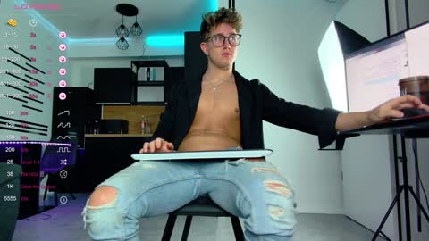 Snapshot of christianlevine_ chatting on December 5, 5:15 am UPVOTE ME ------ ILL DO SOMETHING FOR FREE online show from December 5, 5:15 am