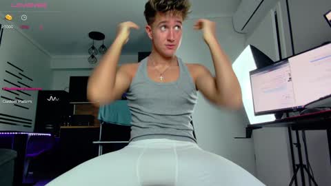 Snapshot of christianlevine_ chatting on December 3, 5:08 am UPVOTE ME ------ ILL DO SOMETHING FOR FREE online show from December 3, 5:08 am