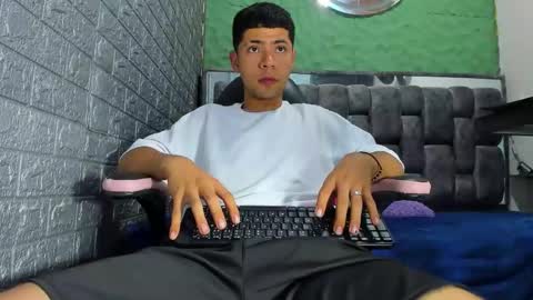 Christoper Giraldo online show from March 18, 5:27 pm