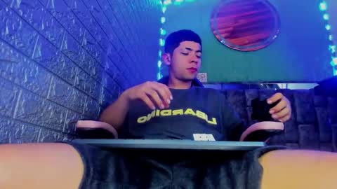 Christoper Giraldo online show from March 17, 12:51 pm