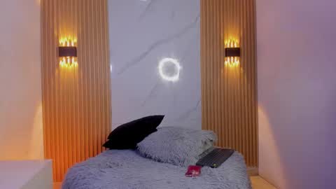 Chrisopher Hunter online show from March 12, 8:38 pm