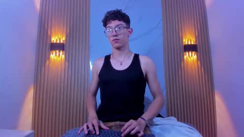 Chrisopher Hunter online show from March 13, 9:43 pm