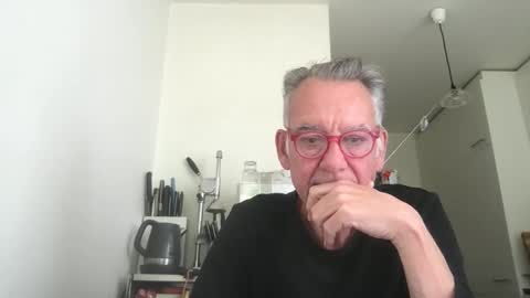 claramigger online show from April 24, 9:55 am