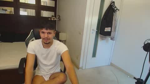 Snapshot of claymaddox chatting on October 28, 11:45 am ClayMaddox online show from October 28, 11:45 am