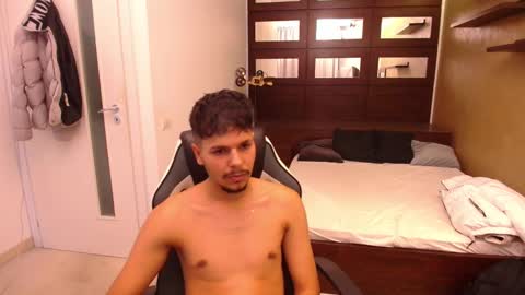 Snapshot of claymaddox chatting on October 12, 5:12 am ClayMaddox online show from October 12, 5:12 am