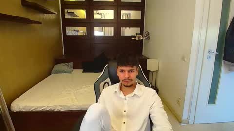 Snapshot of claymaddox chatting on October 30, 11:11 am ClayMaddox online show from October 30, 11:11 am