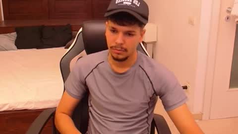 Snapshot of claymaddox chatting on October 14, 5:14 am ClayMaddox online show from October 14, 5:14 am