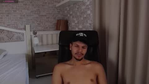 Snapshot of claymaddox chatting on October 22, 10:30 am ClayMaddox online show from October 22, 10:30 am