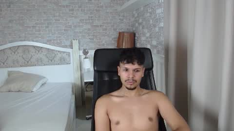 Snapshot of claymaddox chatting on October 24, 10:17 am ClayMaddox online show from October 24, 10:17 am