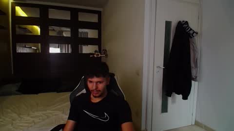 Snapshot of claymaddox chatting on October 27, 11:34 am ClayMaddox online show from October 27, 11:34 am