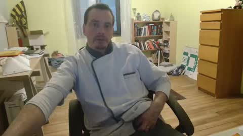 Snapshot of clouplefun chatting on December 19, 5:18 am clouplefun online show from December 19, 5:18 am