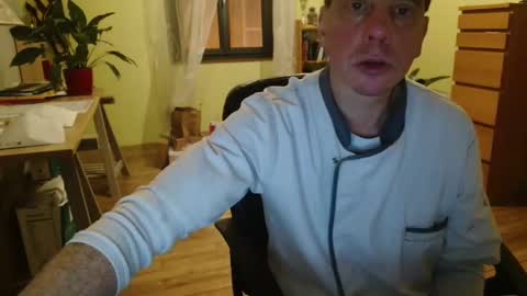 Snapshot of clouplefun chatting on December 4, 5:49 am clouplefun online show from December 4, 5:49 am