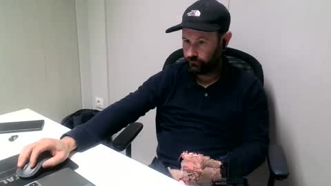 Snapshot of cmp_brandon chatting on December 2, 4:40 pm cmp_brandon online show from December 2, 4:40 pm