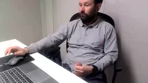 Snapshot of cmp_brandon chatting on December 3, 3:11 pm cmp_brandon online show from December 3, 3:11 pm