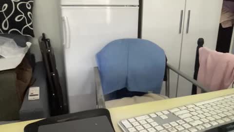 Snapshot of coach_karl chatting on October 22, 11:36 am Coach Karl Porn Star Tip me all the way to my next trip online show from October 22, 11:36 am