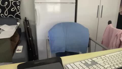 Snapshot of coach_karl chatting on October 28, 12:29 pm Coach Karl Porn Star Tip me all the way to my next trip online show from October 28, 12:29 pm