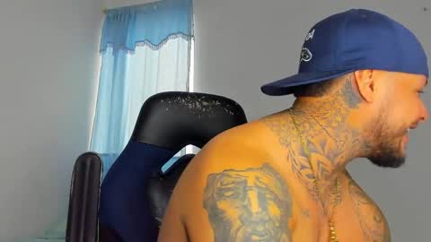 colin_fox1 online show from April 14, 6:07 pm