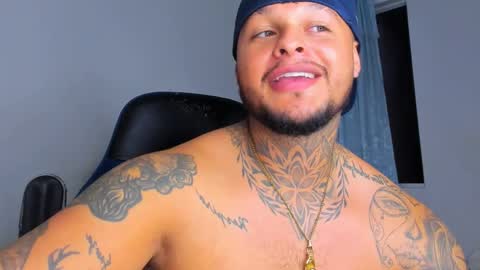 colin_fox1 online show from March 31, 2:35 am