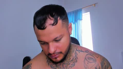 colin_fox1 online show from March 27, 5:36 pm