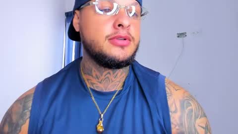 colin_fox1 online show from April 28, 4:00 pm