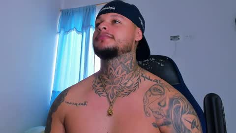 colin_fox1 online show from April 17, 3:37 pm