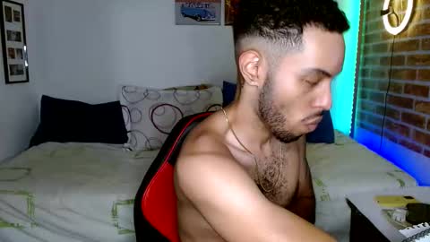 Snapshot of colinlatinbrown chatting on February 25, 11:11 pm IG online show from February 25, 11:11 pm